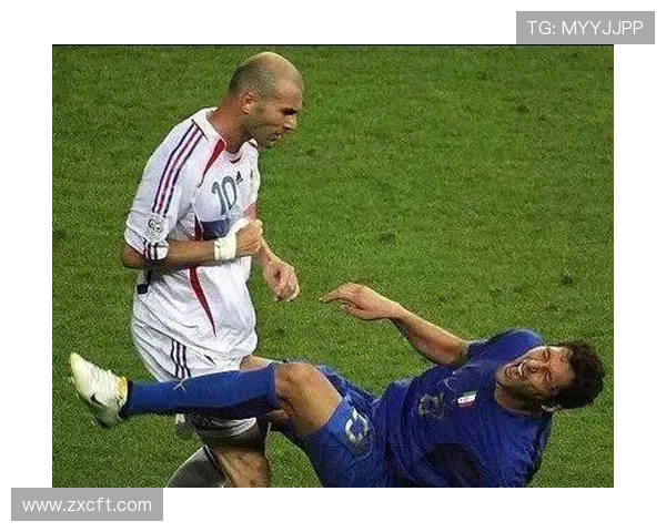 足球明星们的精彩瞬间与背后的故事展现了他们不为人知的一面与奋斗历程